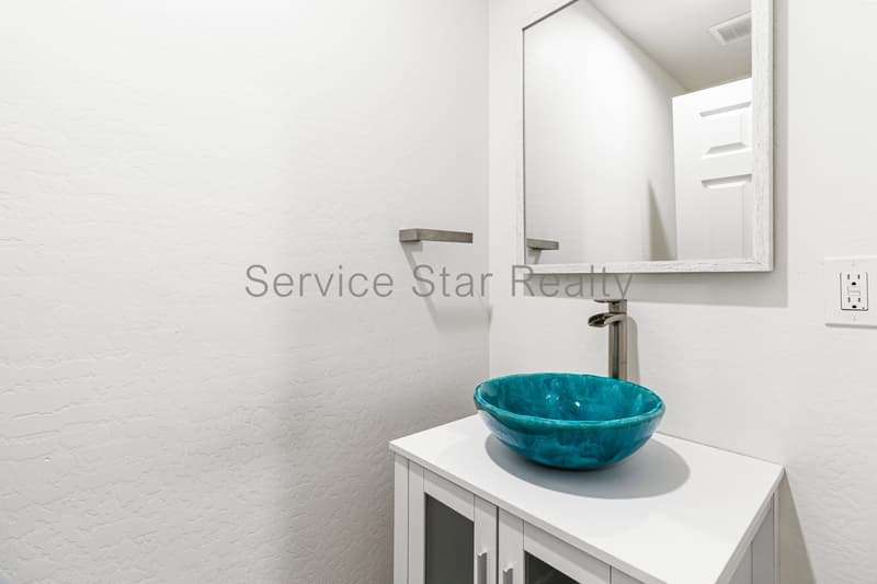 Chandler House: 1113 W Oakland St