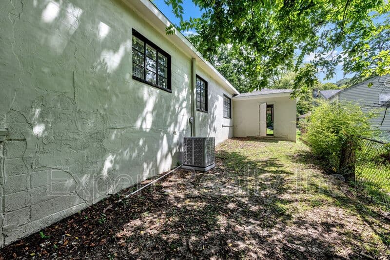 Birmingham House: 7420 Sparta Ave
