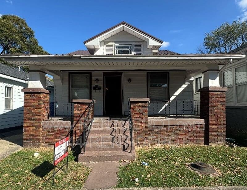 Evansville House: 1108 S. Harlan Ave