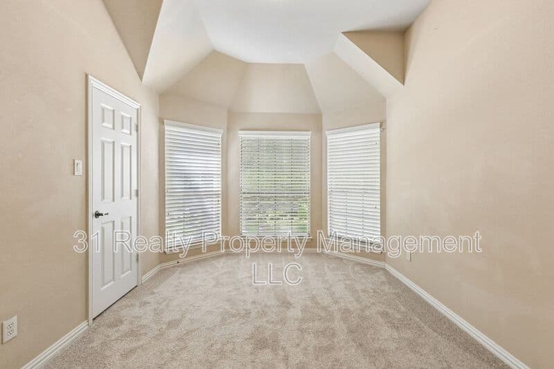 Allen Condo: 956 Cougar Dr