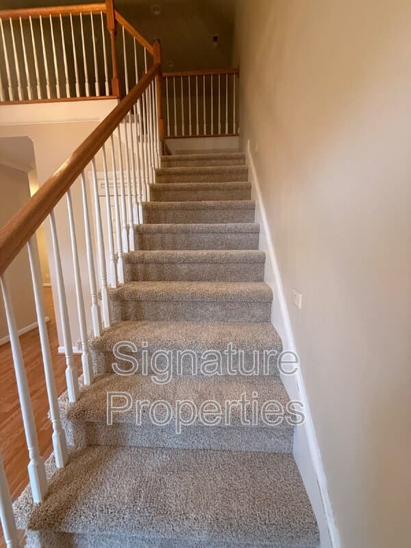 Suffolk House: 1010 Skiffs Landing Ln