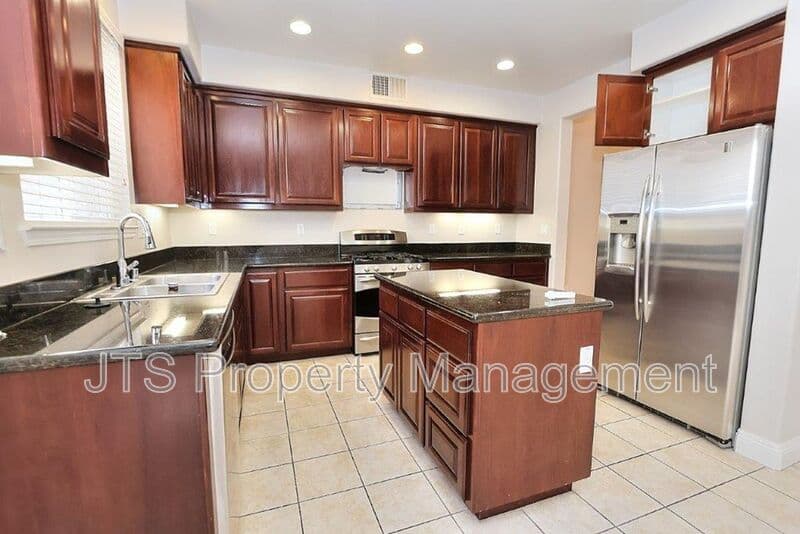 Sacramento House: 5424 Washoe Street