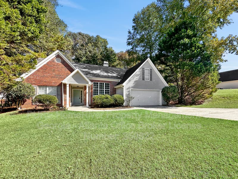 Fayetteville House: 130 Hibiscus Trl