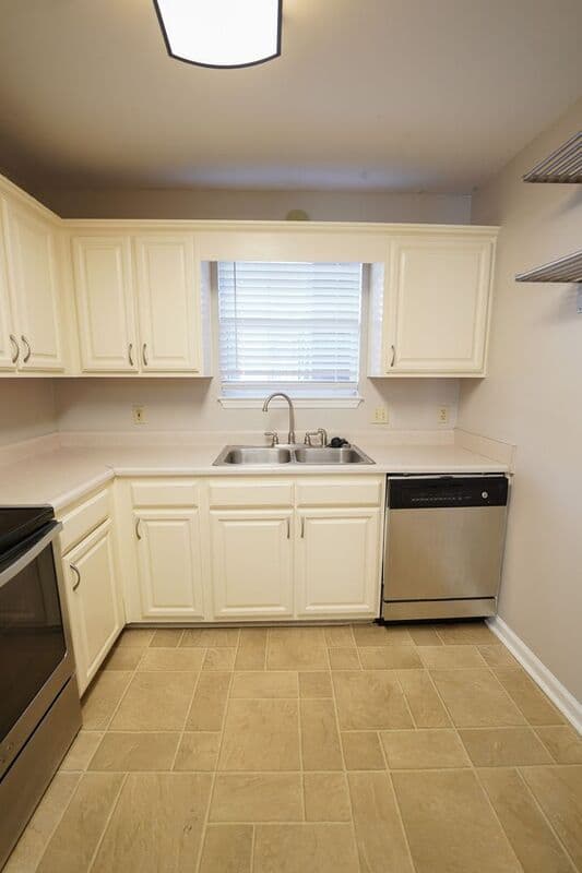 Savannah Condo: 211 Edgewater Rd
