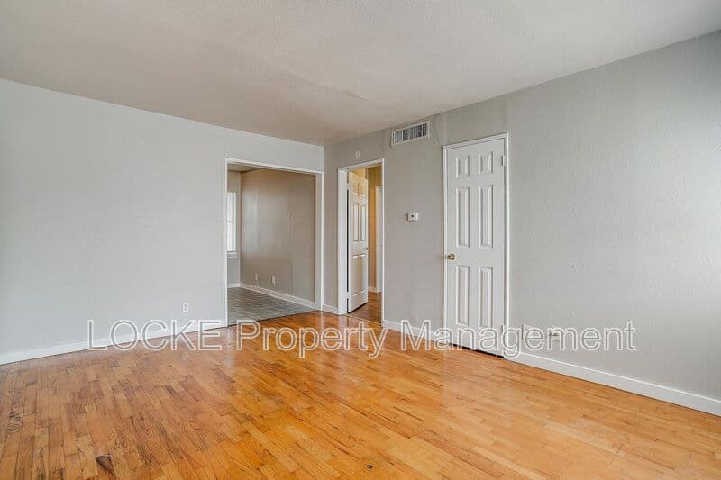 Fort Worth House: 3417 S University Dr