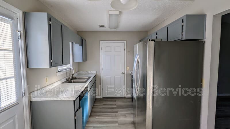 Hinesville House: 122 Crosby Dr