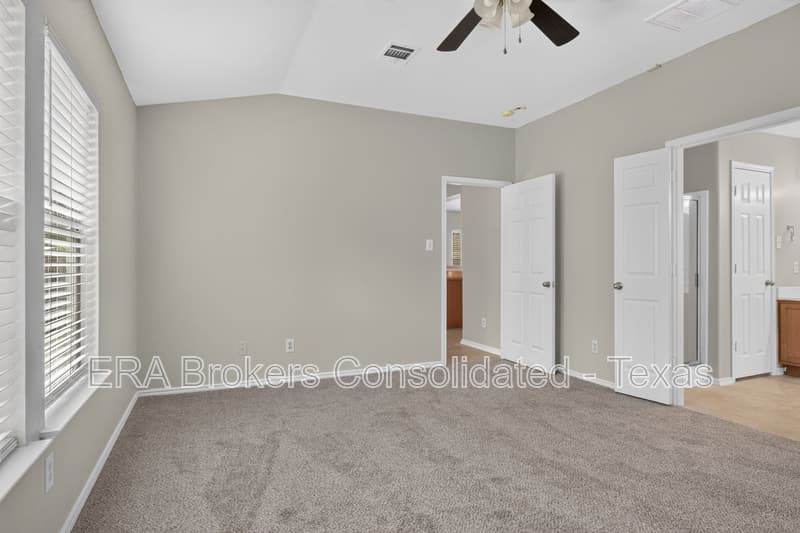 San Antonio House: 5938 Southern Knoll