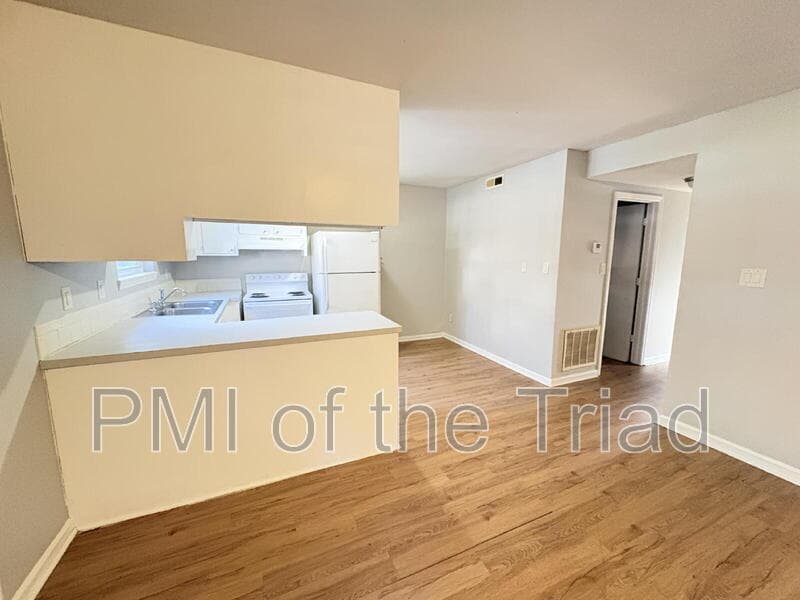 Winston Salem Condo: 1600 Oak Croft Ct