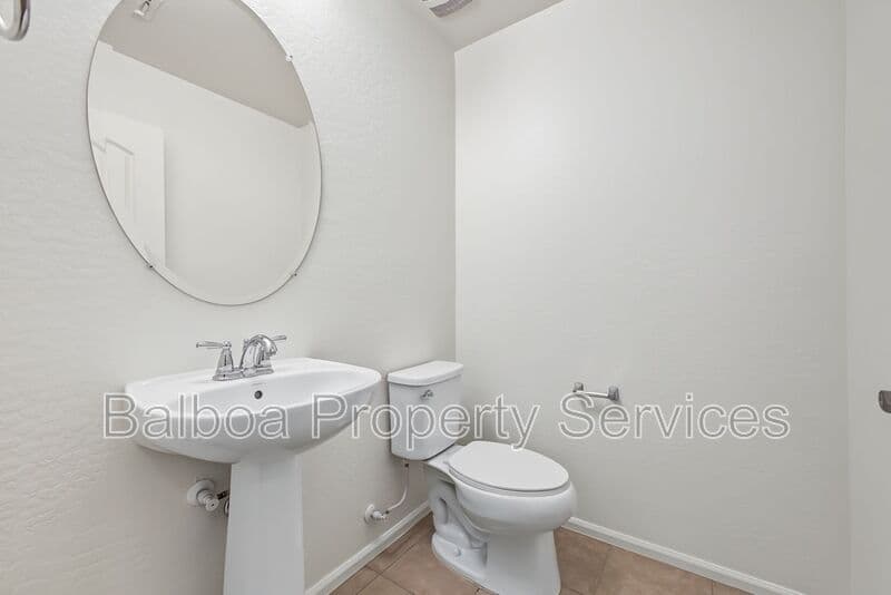 Florence House: 6135 E Paradise Ln