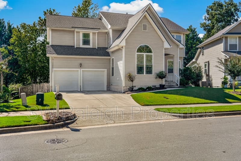 Apex House: 1412 Willow Leaf Way