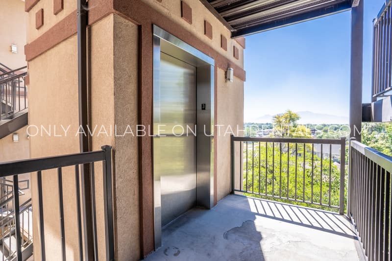 Provo House: 866 E 700 N