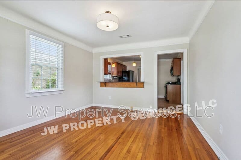 Metairie House: 3412 White St
