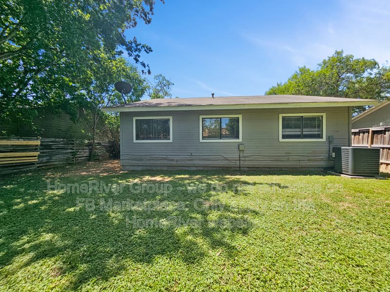 San Antonio House: 9715 Hidden Cross