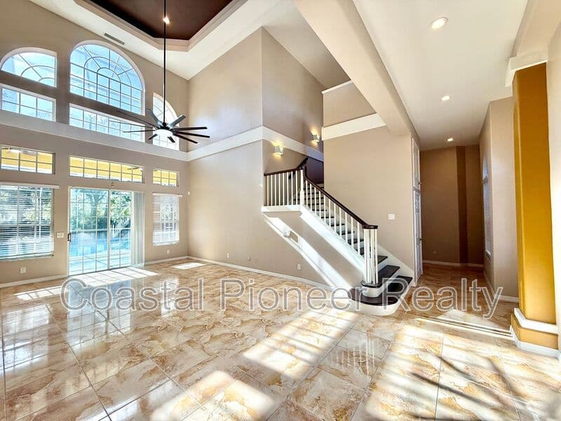 Largo House: 10334 Longwood Dr