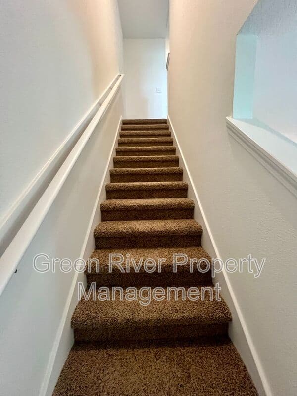Middleburg House: 827 Rivertree Place