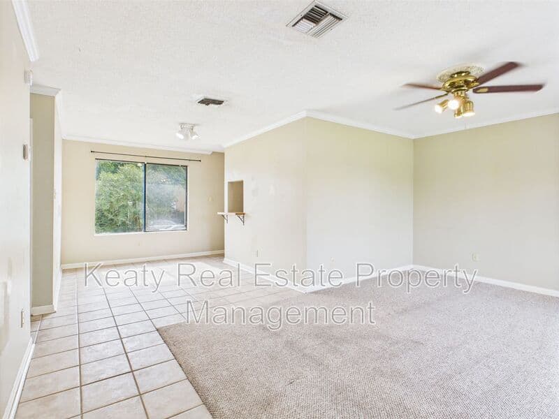 Lafayette House: 307 Cougar Ridge
