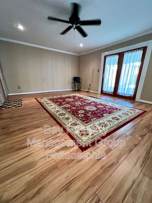 Philadelphia House: 2988 Welsh Rd