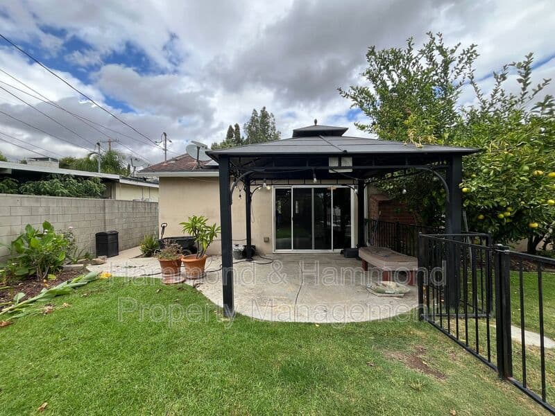 Granada Hills House: 16750 Index St.