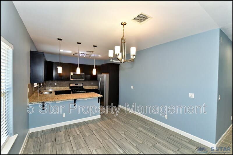 El Paso House: 14972 Louis Baudoin !!