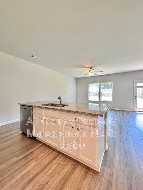 Adairsville Townhome: 305 Rolling Green Road