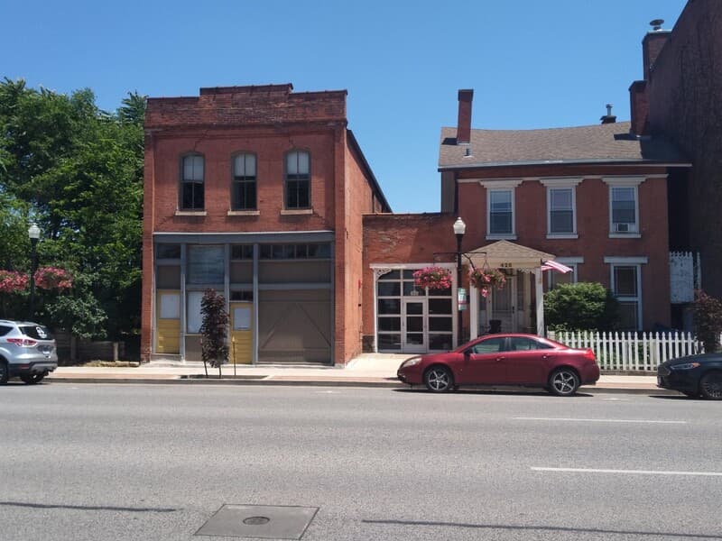Davenport Condo: 427 Brady St. #2