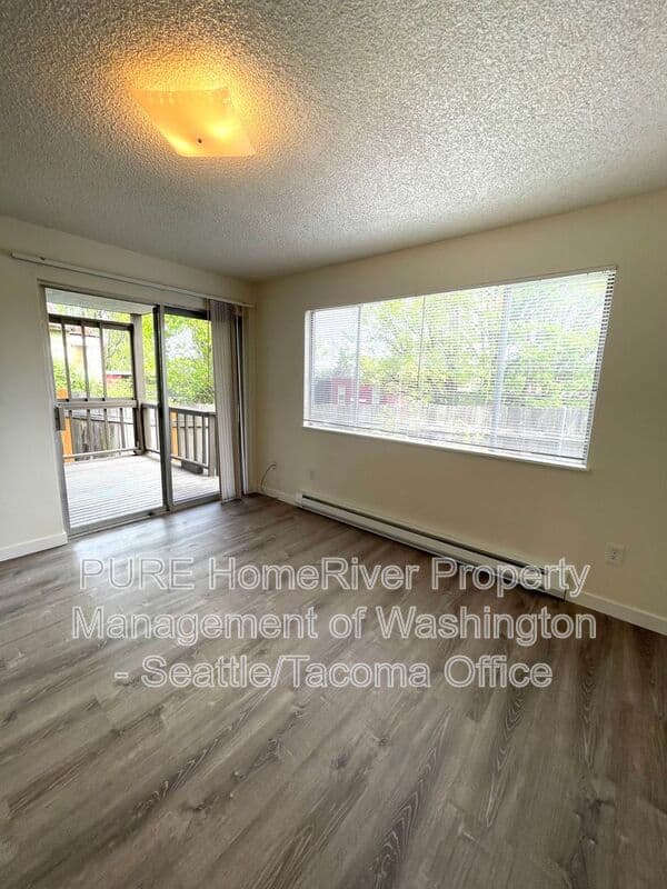 Seattle Condo: 3047 SW Avalon Way