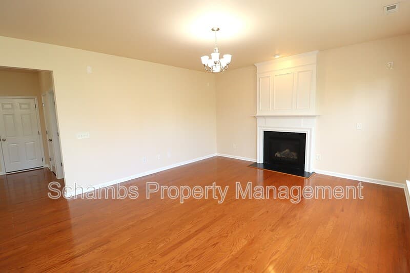 Raleigh House: 12554 Honeychurch St