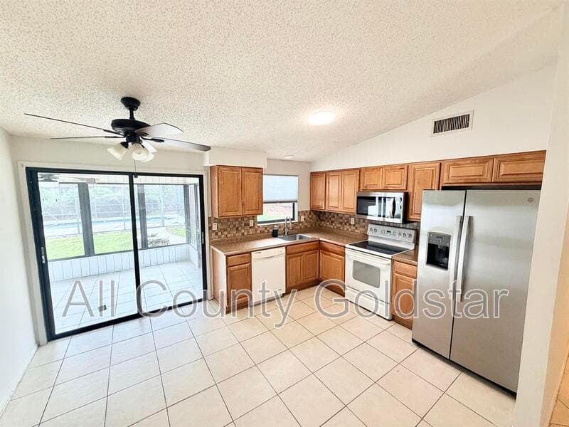 Port Charlotte House: 1150 Le Mars Ave