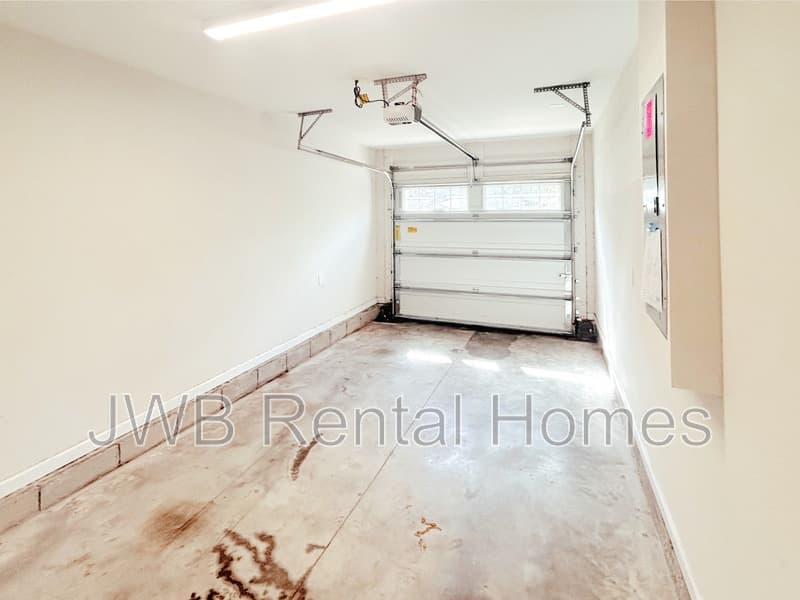 Jacksonville House: 8585 Jasper Ave