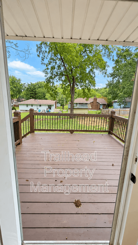 Blue Springs House: 409 NE Duncan Rd