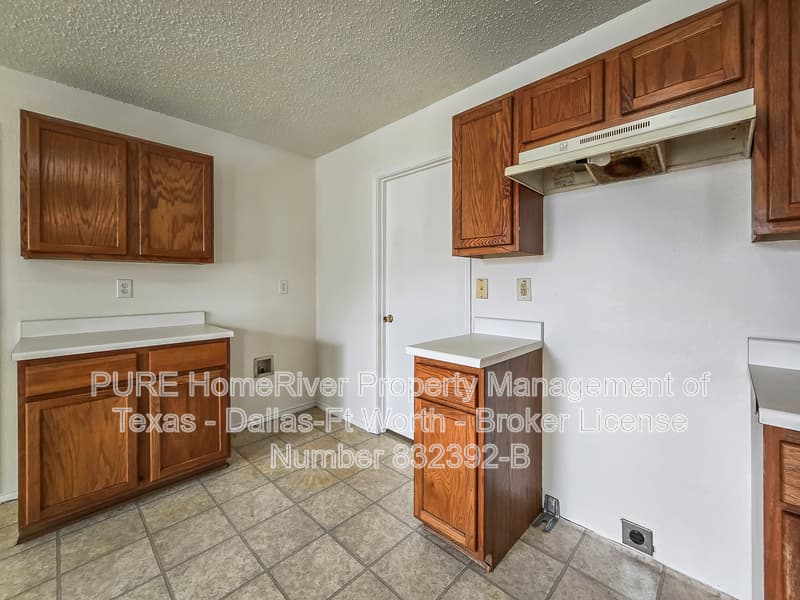 Arlington House: 8011 Mosstree Dr
