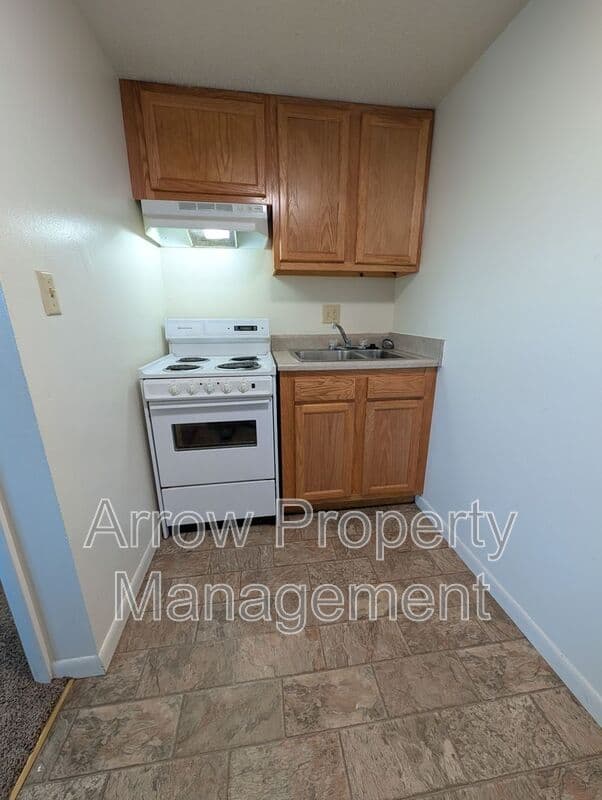 Maryville House: 1121 N College Drive-45