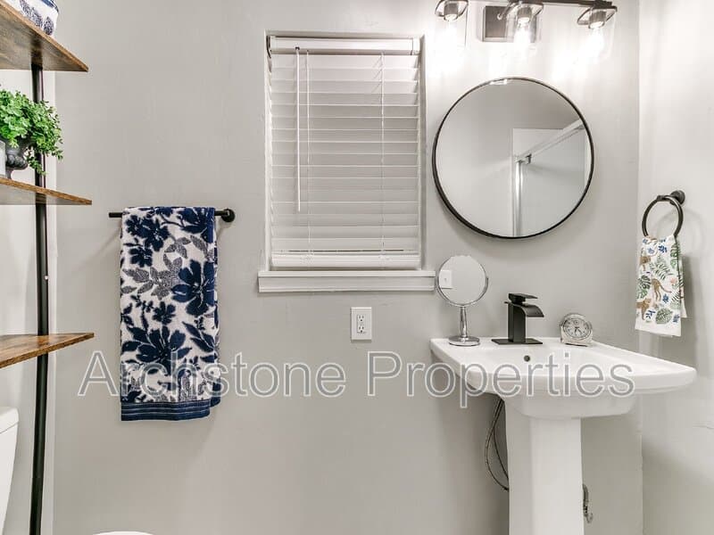 Oklahoma City House: 2617 Northwest 37th Street