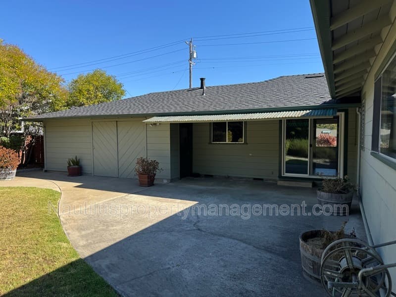Santa Cruz House: 323 Spring Street