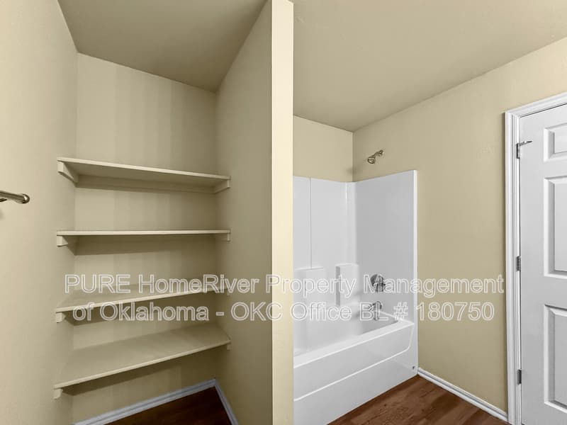 Oklahoma City House: 8401 SW 47th Cir