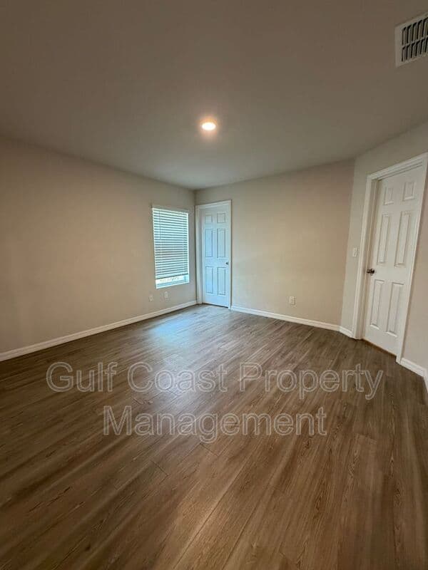 Englewood Condo: 10162 Tramore Ave