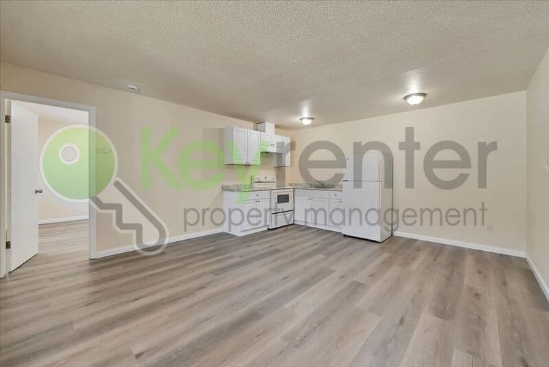 Sacramento House: 1071 Santiago Ave