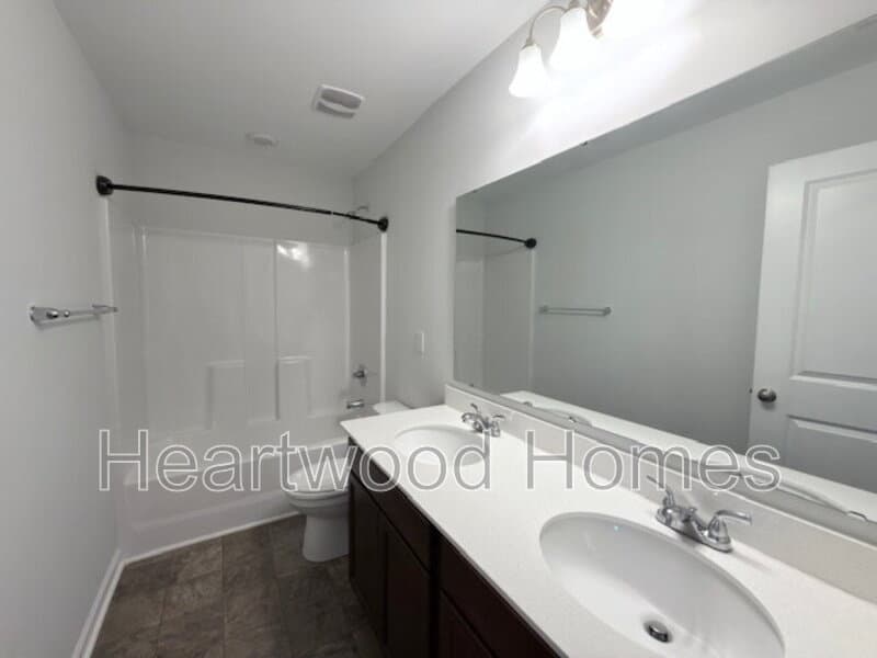 Elgin House: 406 Eclipse Lane