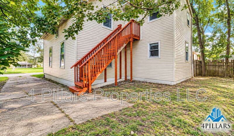 La Porte Condo: 134 Belden St