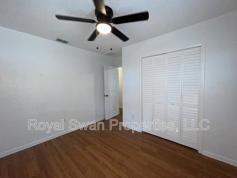 Auburndale House: 222 Lakeview Drive
