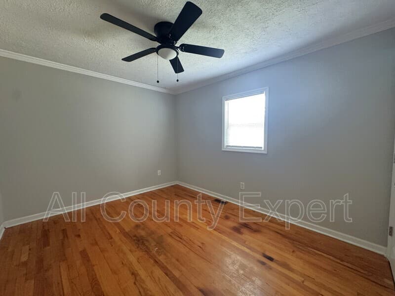 Gainesville House: 9215 Long Hollow Rd