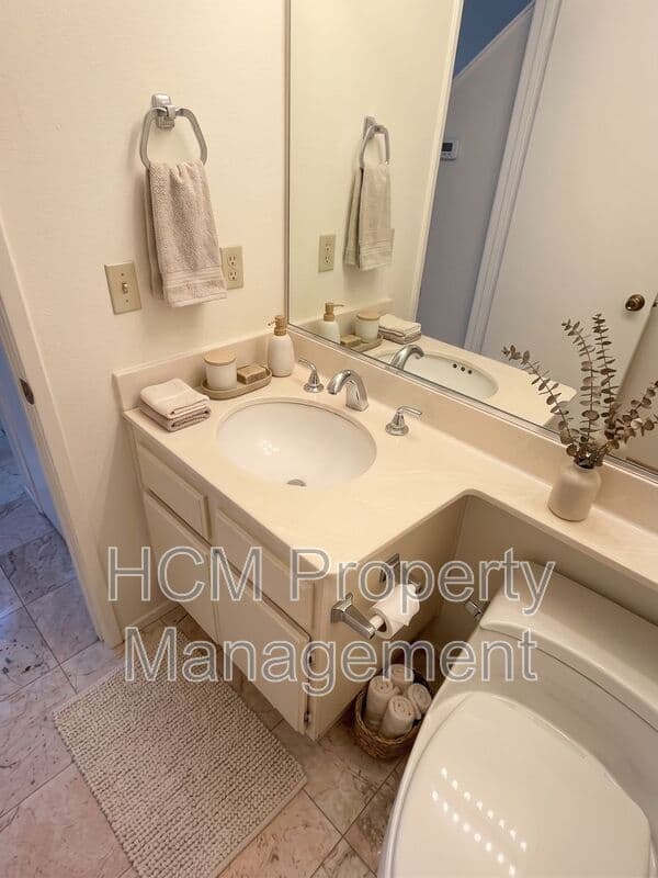 Irvine House: 46 Almador
