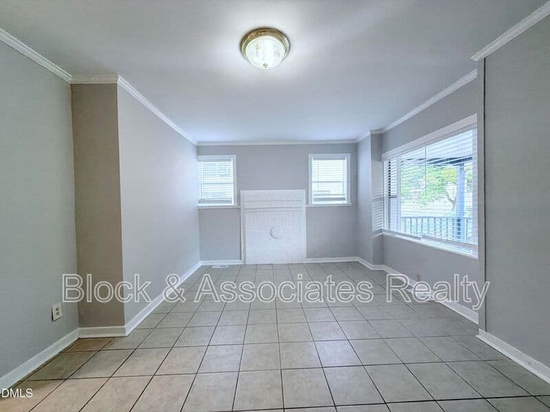 FUQUAY-VARINA House: 135 N WEST ST