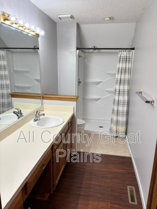Mission Townhome: 4980 W 60th Terrace