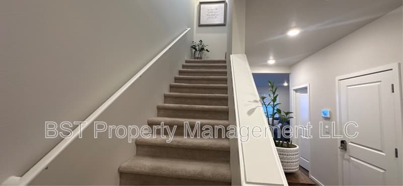 Salem House: 477 Himalaya Street Northeast