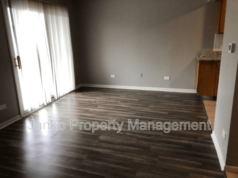 South Chicago Heights Condo: 3333 Commercial Ave