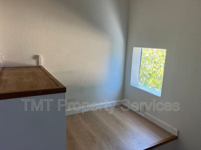 Sacramento House: 376 Morrison Avenue