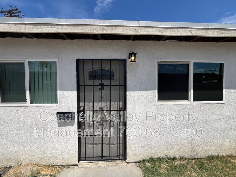 Coachella House: 85191 Bagdad Ave