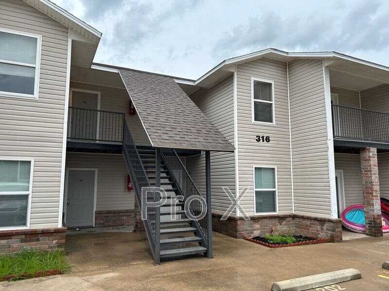 Springdale House: 316 Erin Place