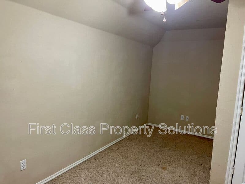 Moore House: 917 Renita Way